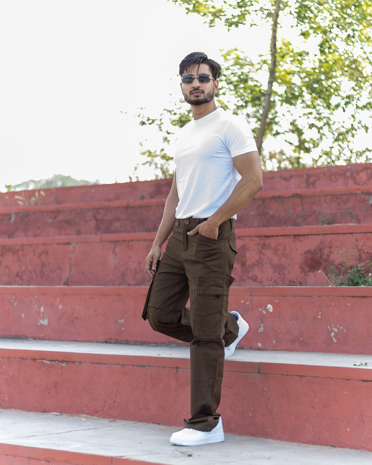 Men’s Loose Fit Cargo Pants – Coffee